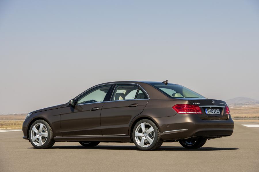  Mercedes-Benz E300 BlueTEC Hybrid 2013 года  (фото 12 из 30)